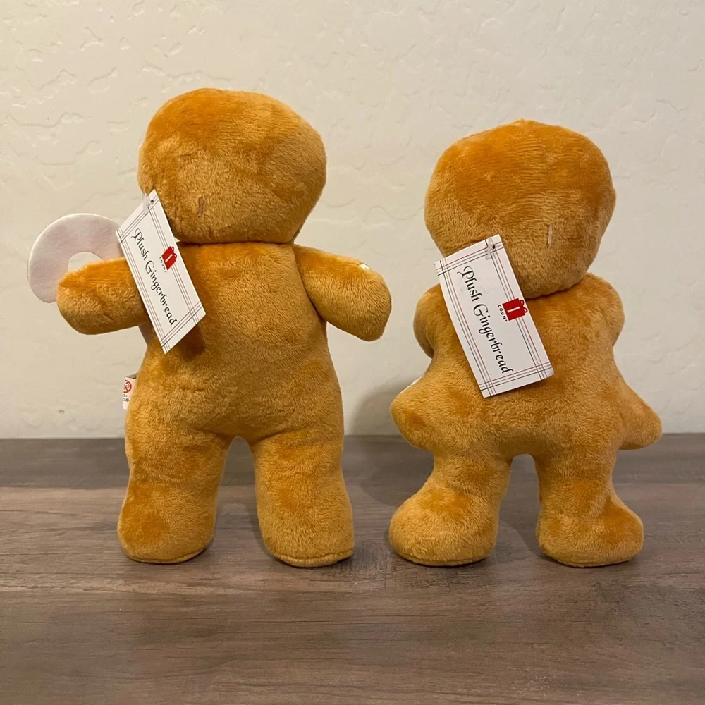Target Bullseyes Christmas Gingerbread Couple Plush Self Sanding Beanie 8”